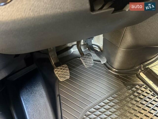 Синий Мерседес Sprinter, объемом двигателя 2.2 л и пробегом 274 тыс. км за 21950 $, фото 52 на Automoto.ua