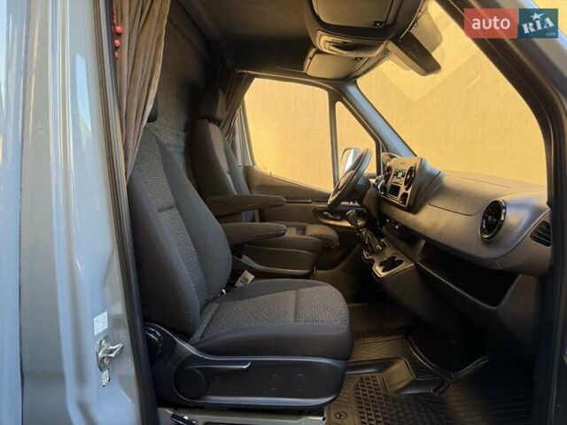 Синий Мерседес Sprinter, объемом двигателя 2.2 л и пробегом 274 тыс. км за 21950 $, фото 71 на Automoto.ua