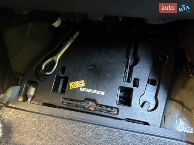 Синий Мерседес Sprinter, объемом двигателя 2.2 л и пробегом 274 тыс. км за 21950 $, фото 94 на Automoto.ua