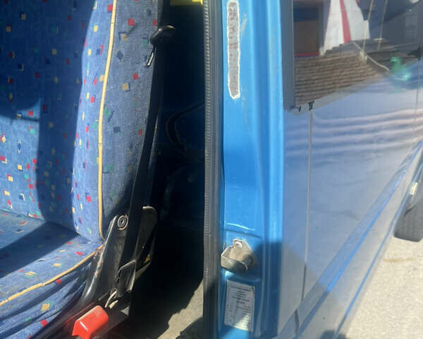 Мерседес Sprinter 1999 в Харькове на Automoto.ua Синий Мерседес Sprinter, объемом двигателя 2.87 л и пробегом 869 тыс. км за 18000 $, фото 11 на Automoto.ua