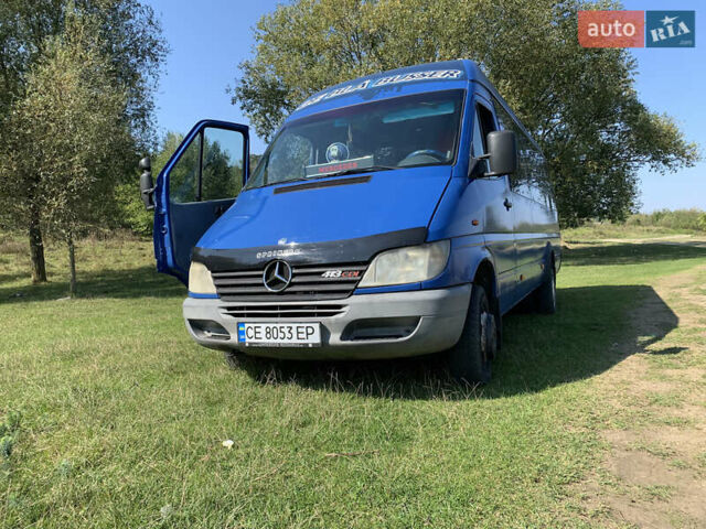 Синий Мерседес Sprinter, объемом двигателя 2.15 л и пробегом 690 тыс. км за 12300 $, фото 2 на Automoto.ua