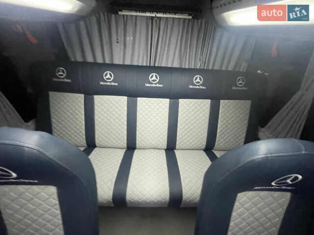 Синий Мерседес Sprinter, объемом двигателя 2.69 л и пробегом 560 тыс. км за 35000 $, фото 16 на Automoto.ua