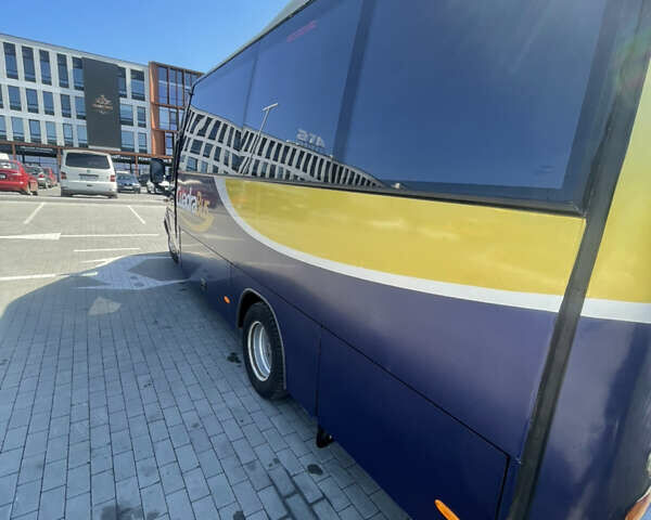 Синий Мерседес Sprinter, объемом двигателя 2.69 л и пробегом 560 тыс. км за 35000 $, фото 2 на Automoto.ua