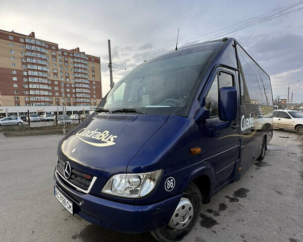 Синий Мерседес Sprinter, объемом двигателя 2.69 л и пробегом 560 тыс. км за 35000 $, фото 4 на Automoto.ua