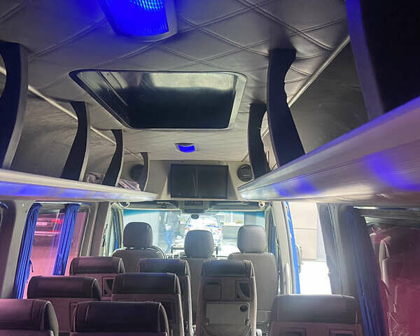 Синий Мерседес Sprinter, объемом двигателя 2.15 л и пробегом 400 тыс. км за 21000 $, фото 8 на Automoto.ua