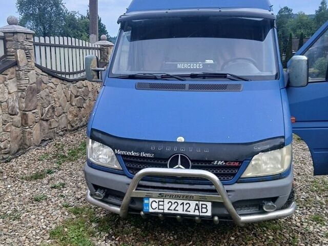Синий Мерседес Sprinter, объемом двигателя 2.7 л и пробегом 700 тыс. км за 12000 $, фото 2 на Automoto.ua