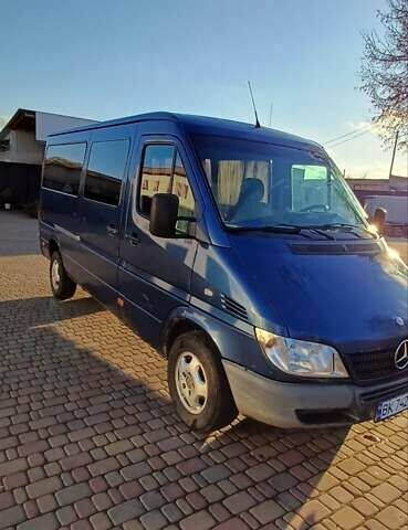 Синій Мерседес Sprinter, об'ємом двигуна 2.2 л та пробігом 500 тис. км за 5900 $, фото 2 на Automoto.ua