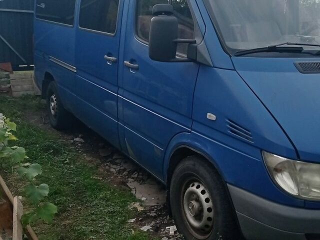 Синий Мерседес Sprinter, объемом двигателя 2.15 л и пробегом 402 тыс. км за 10000 $, фото 5 на Automoto.ua