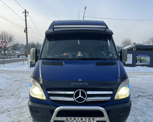 Синий Мерседес Sprinter, объемом двигателя 2.15 л и пробегом 380 тыс. км за 10500 $, фото 2 на Automoto.ua