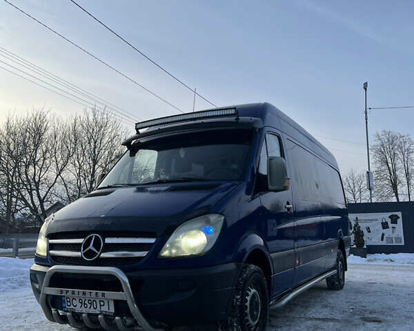 Синий Мерседес Sprinter, объемом двигателя 2.15 л и пробегом 380 тыс. км за 10500 $, фото 1 на Automoto.ua