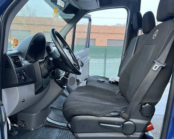Синий Мерседес Sprinter, объемом двигателя 2.15 л и пробегом 380 тыс. км за 10500 $, фото 13 на Automoto.ua