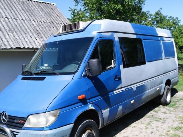 Синий Мерседес Sprinter, объемом двигателя 0 л и пробегом 450 тыс. км за 6450 $, фото 2 на Automoto.ua