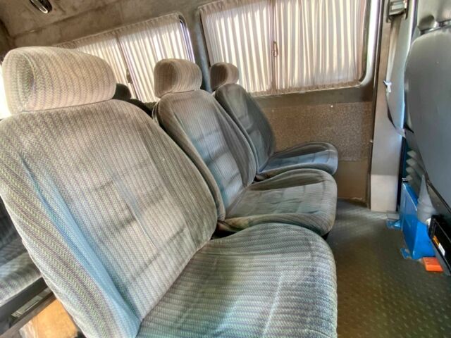 Синий Мерседес Sprinter, объемом двигателя 2.7 л и пробегом 385 тыс. км за 9500 $, фото 7 на Automoto.ua