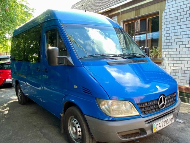 Синий Мерседес Sprinter, объемом двигателя 2.7 л и пробегом 385 тыс. км за 9500 $, фото 4 на Automoto.ua