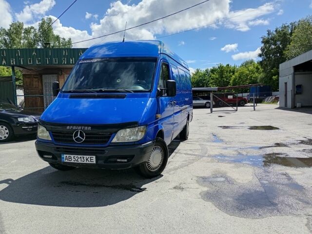 Синий Мерседес Sprinter, объемом двигателя 2.2 л и пробегом 414 тыс. км за 8500 $, фото 3 на Automoto.ua