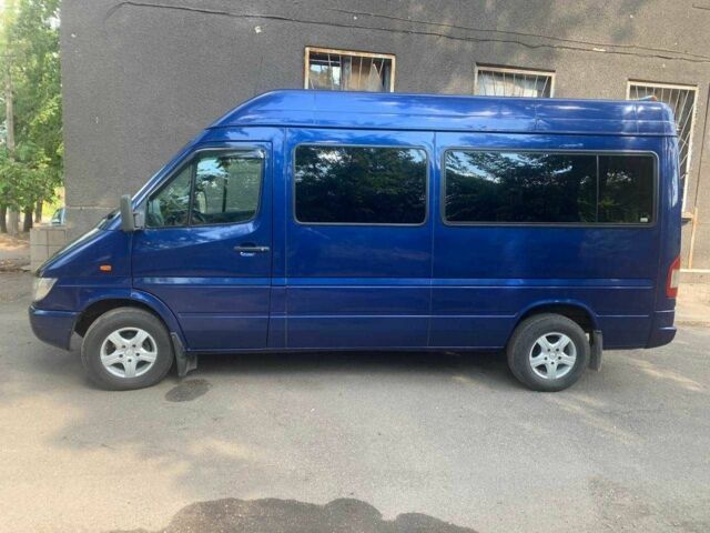 Синий Мерседес Sprinter, объемом двигателя 2.2 л и пробегом 400 тыс. км за 10300 $, фото 1 на Automoto.ua