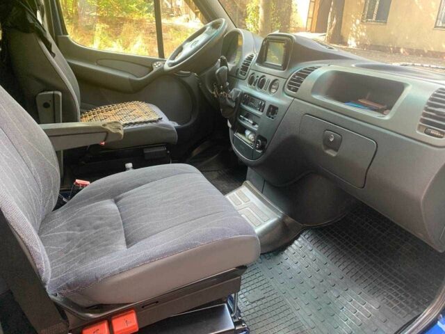 Синий Мерседес Sprinter, объемом двигателя 2.2 л и пробегом 400 тыс. км за 10300 $, фото 18 на Automoto.ua