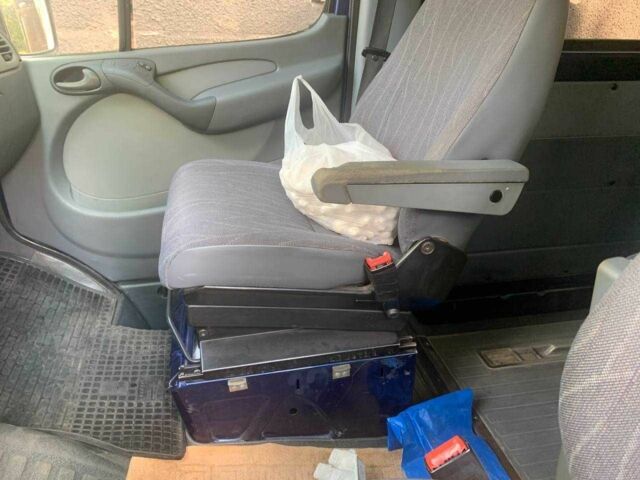 Синий Мерседес Sprinter, объемом двигателя 2.2 л и пробегом 400 тыс. км за 10300 $, фото 7 на Automoto.ua