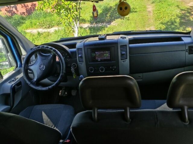Синій Мерседес Sprinter, об'ємом двигуна 2 л та пробігом 444 тис. км за 7700 $, фото 6 на Automoto.ua