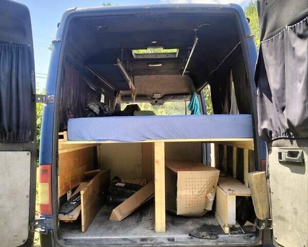 Синий Мерседес Sprinter, объемом двигателя 2.4 л и пробегом 800 тыс. км за 4500 $, фото 2 на Automoto.ua