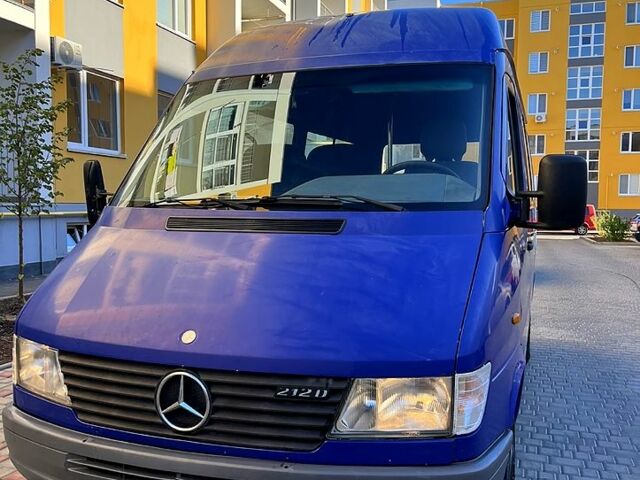 Синий Мерседес Sprinter, объемом двигателя 2.9 л и пробегом 350 тыс. км за 4950 $, фото 1 на Automoto.ua