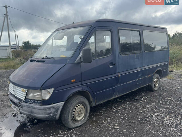 Синий Мерседес Sprinter, объемом двигателя 2.4 л и пробегом 500 тыс. км за 1000 $, фото 2 на Automoto.ua