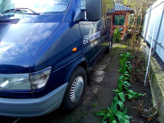 Синий Мерседес Sprinter, объемом двигателя 2.3 л и пробегом 540 тыс. км за 5500 $, фото 5 на Automoto.ua