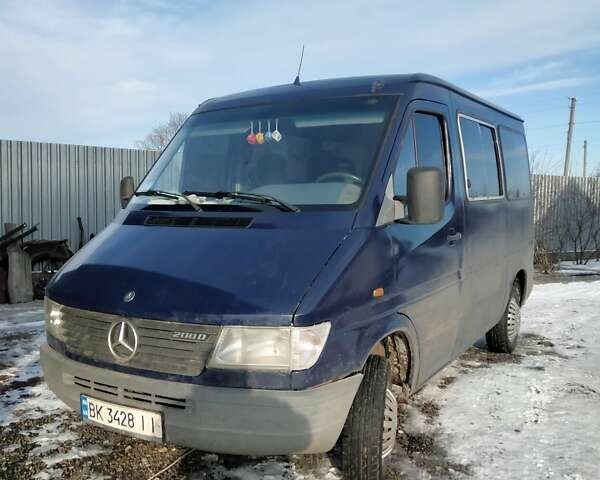 Синий Мерседес Sprinter, объемом двигателя 2.3 л и пробегом 360 тыс. км за 6500 $, фото 1 на Automoto.ua