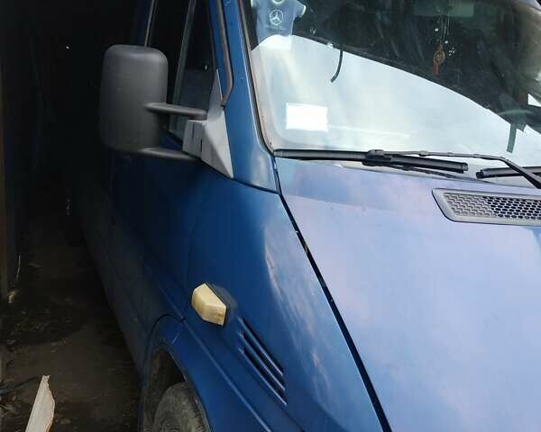 Синий Мерседес Sprinter, объемом двигателя 0 л и пробегом 700 тыс. км за 6300 $, фото 2 на Automoto.ua