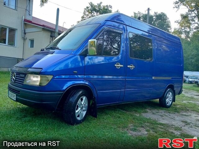 Синий Мерседес Sprinter, объемом двигателя 2.9 л и пробегом 677 тыс. км за 12000 $, фото 1 на Automoto.ua