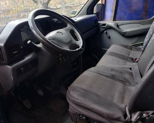Синий Мерседес Sprinter, объемом двигателя 0 л и пробегом 700 тыс. км за 6300 $, фото 3 на Automoto.ua