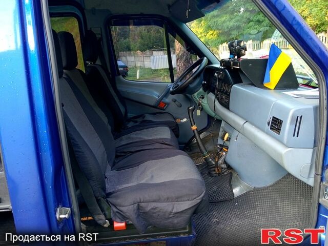 Синий Мерседес Sprinter, объемом двигателя 2.9 л и пробегом 677 тыс. км за 12000 $, фото 9 на Automoto.ua