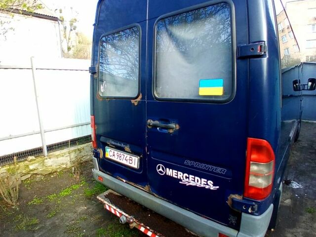 Синий Мерседес Sprinter, объемом двигателя 2.3 л и пробегом 540 тыс. км за 5500 $, фото 1 на Automoto.ua