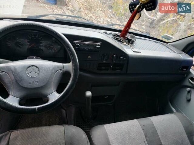 Синій Мерседес Sprinter, об'ємом двигуна 2.9 л та пробігом 700 тис. км за 6300 $, фото 5 на Automoto.ua