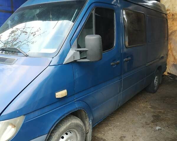 Синий Мерседес Sprinter, объемом двигателя 0 л и пробегом 700 тыс. км за 6300 $, фото 1 на Automoto.ua