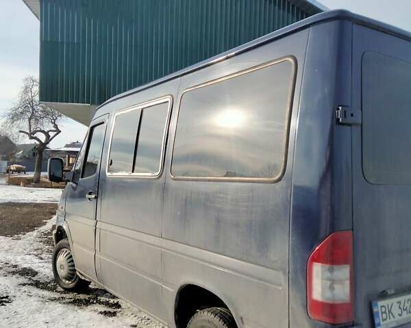 Синий Мерседес Sprinter, объемом двигателя 2.3 л и пробегом 360 тыс. км за 6500 $, фото 2 на Automoto.ua