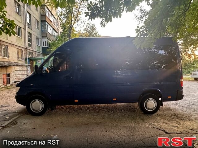 Синий Мерседес Sprinter, объемом двигателя 2.9 л и пробегом 555 тыс. км за 5500 $, фото 1 на Automoto.ua