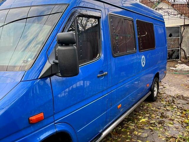 Синій Мерседес Sprinter, об'ємом двигуна 2.9 л та пробігом 220 тис. км за 12000 $, фото 2 на Automoto.ua