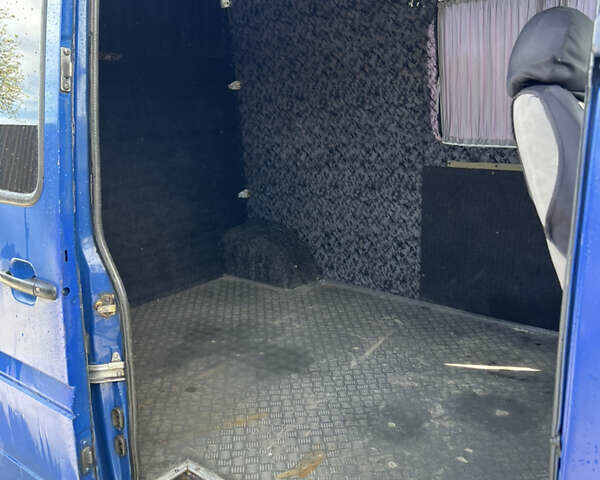Синий Мерседес Sprinter, объемом двигателя 2.15 л и пробегом 470 тыс. км за 5800 $, фото 12 на Automoto.ua