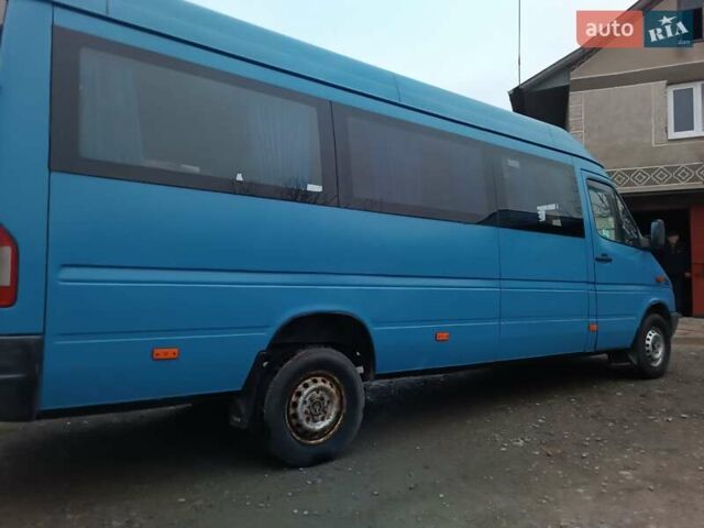Синий Мерседес Sprinter, объемом двигателя 2.1 л и пробегом 300 тыс. км за 8350 $, фото 2 на Automoto.ua