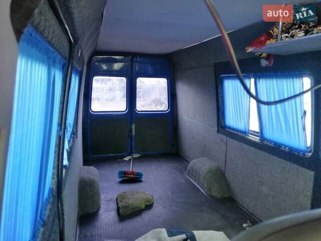 Синий Мерседес Sprinter, объемом двигателя 2.7 л и пробегом 400 тыс. км за 9500 $, фото 4 на Automoto.ua