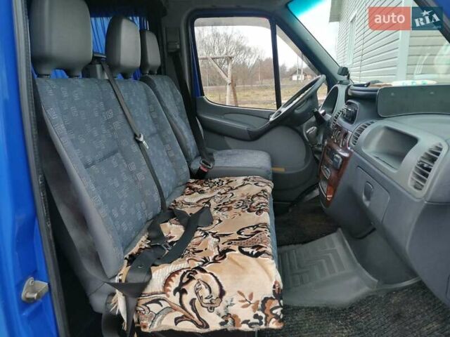 Синий Мерседес Sprinter, объемом двигателя 2.7 л и пробегом 400 тыс. км за 9500 $, фото 3 на Automoto.ua