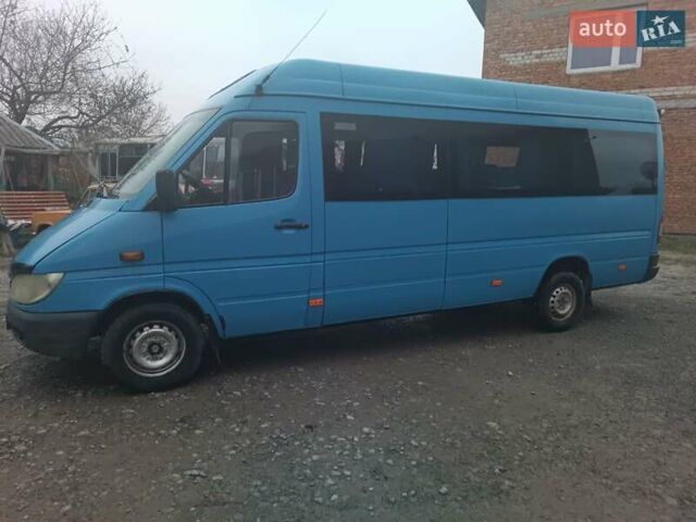 Синий Мерседес Sprinter, объемом двигателя 2.1 л и пробегом 300 тыс. км за 8350 $, фото 4 на Automoto.ua
