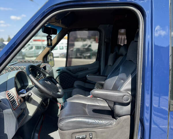Синий Мерседес Sprinter, объемом двигателя 2.7 л и пробегом 405 тыс. км за 13000 $, фото 12 на Automoto.ua
