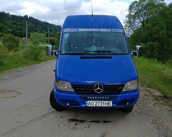 Синий Мерседес Sprinter, объемом двигателя 2.15 л и пробегом 574 тыс. км за 6500 $, фото 1 на Automoto.ua