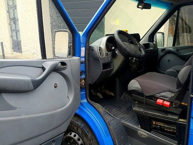 Синий Мерседес Sprinter, объемом двигателя 2.7 л и пробегом 421 тыс. км за 8500 $, фото 4 на Automoto.ua