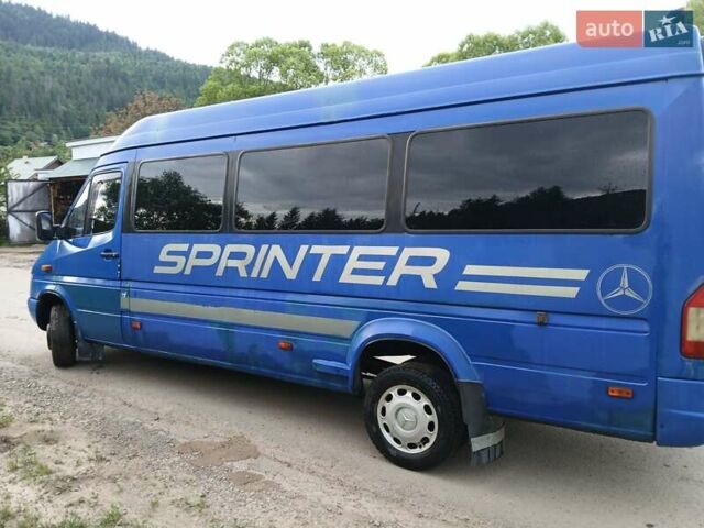 Синий Мерседес Sprinter, объемом двигателя 2.15 л и пробегом 574 тыс. км за 6500 $, фото 3 на Automoto.ua