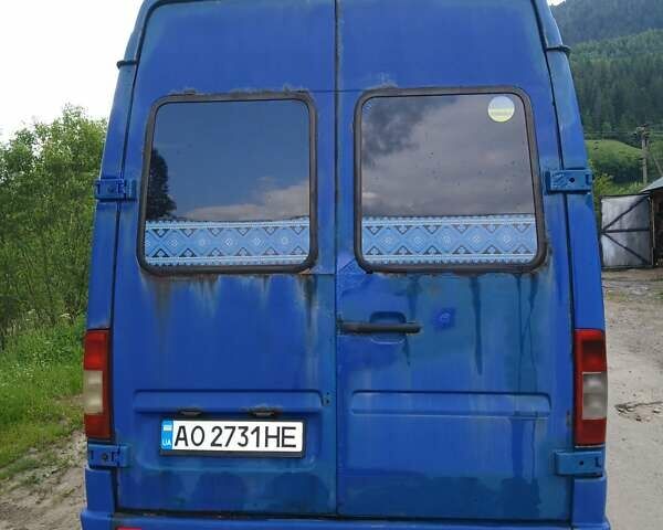 Синий Мерседес Sprinter, объемом двигателя 2.15 л и пробегом 574 тыс. км за 6500 $, фото 4 на Automoto.ua