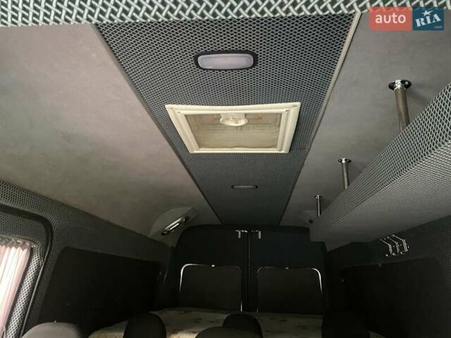 Синій Мерседес Sprinter, об'ємом двигуна 2.1 л та пробігом 306 тис. км за 10500 $, фото 5 на Automoto.ua