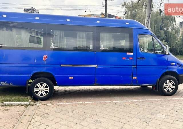 Синий Мерседес Sprinter, объемом двигателя 2.2 л и пробегом 713 тыс. км за 6100 $, фото 2 на Automoto.ua